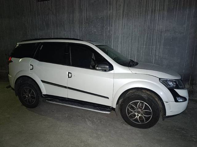 https://images10.gaadi.com/usedgaadi-sellcar/UsedCar/e5c22f66a/8bff4cf7-1a17-467f-87ca-7695d327e377.jpg?imwidth=6400