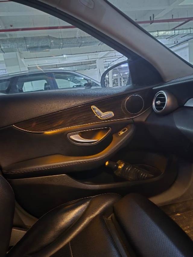 https://images10.gaadi.com/usedgaadi-sellcar/UsedCar/e5c2415ba/07d4d64b-fe98-4810-bad9-bdfd6f305704.jpeg?imwidth=6402