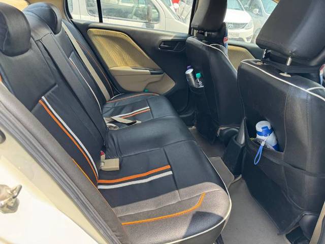 https://images10.gaadi.com/usedgaadi-sellcar/UsedCar/e5c28136a/5d5d19d4-3644-4866-81dc-eca054a189ba.jpg?imwidth=6402