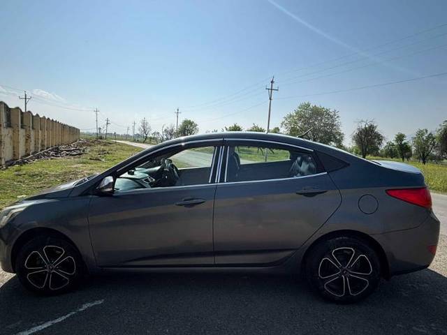 https://images10.gaadi.com/usedgaadi-sellcar/UsedCar/e5c28815a/a419f7ed-849c-4299-8d2f-2e60025b4181.jpeg?imwidth=6402