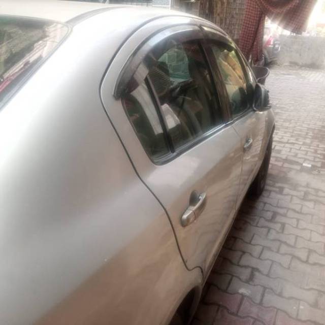 https://images10.gaadi.com/usedgaadi-sellcar/UsedCar/e5c296d5a/5ca73ab0-ed36-47b1-952e-a43caac81016.jpg?imwidth=6402