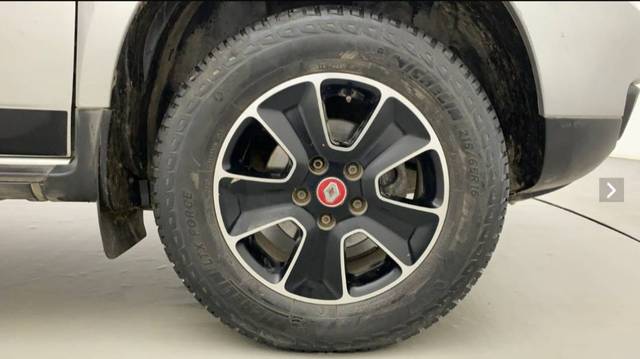 https://images10.gaadi.com/usedgaadi-sellcar/UsedCar/e5c2ca01a/875a3e2f-d317-49ea-9ed3-5e9cd52b2a92.jpg?imwidth=6402