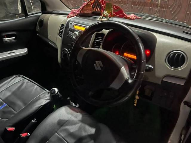 https://images10.gaadi.com/usedgaadi-sellcar/UsedCar/e5c2e90ea/7c7f3ee2-4050-41d6-8838-482670581df9.jpg?imwidth=6402