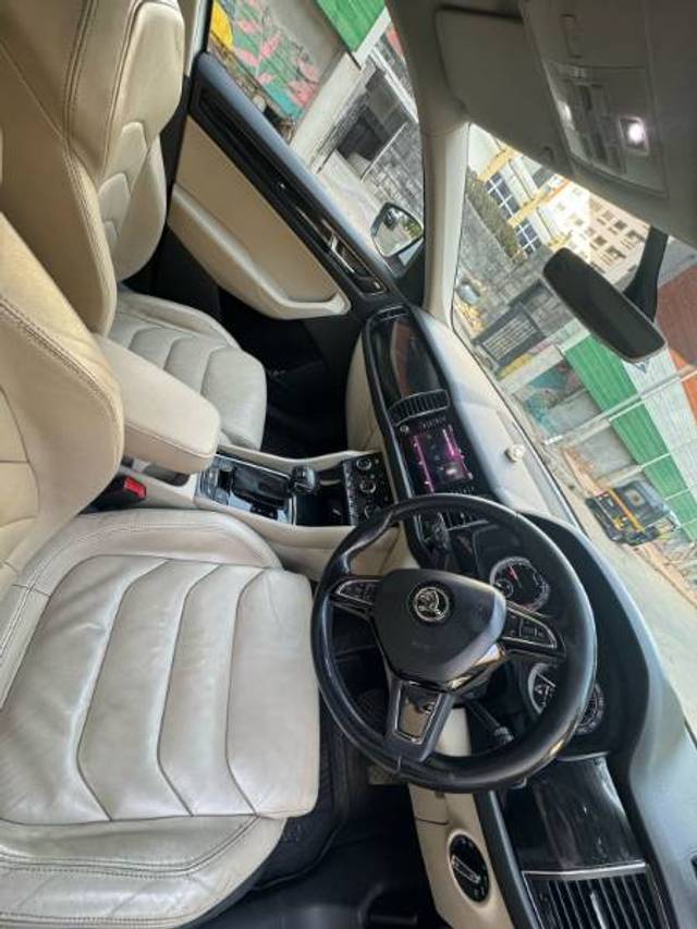 https://images10.gaadi.com/usedgaadi-sellcar/UsedCar/e5c3537ca/9cb0f9ee-f43a-4a3e-87fd-1506a698fce4.jpg?imwidth=6401