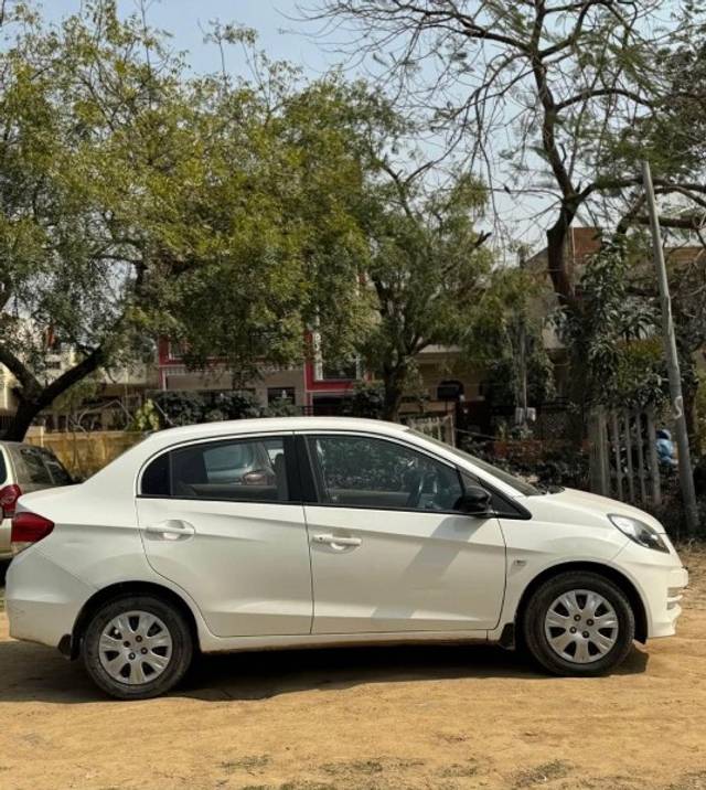 https://images10.gaadi.com/usedgaadi-sellcar/UsedCar/e5c39244a/e8b2cef1-513f-43f7-aa6d-fc9a3b7f9f0a.jpeg?imwidth=6401