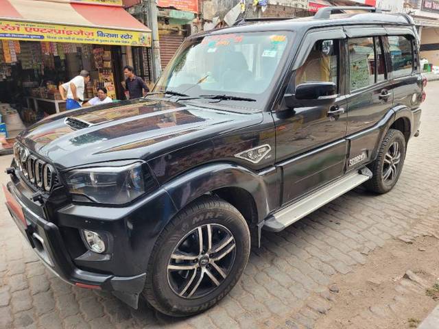 https://images10.gaadi.com/usedgaadi-sellcar/UsedCar/e5c3abc4a/caaa1871-1049-4676-9ea6-c4f5e793b8d0.jpg?imwidth=6402