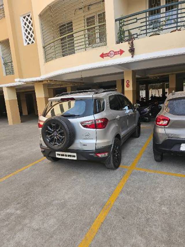 https://images10.gaadi.com/usedgaadi-sellcar/UsedCar/e5c3ce6aa/491bcd6a-4505-4503-88ff-687883ef0858.jpg?imwidth=6400