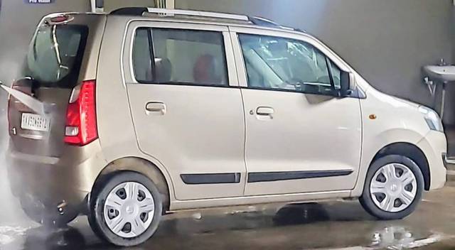 https://images10.gaadi.com/usedgaadi-sellcar/UsedCar/e5c42038a/b1777f64-0012-41a9-bbf0-31e048f0a9da.jpg?imwidth=6401