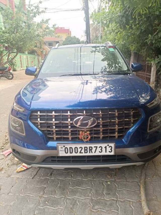https://images10.gaadi.com/usedgaadi-sellcar/UsedCar/e5c436f0a/ce70a1b8-ebff-457c-bcc2-0c1f66d1ceef.jpeg?imwidth=6400