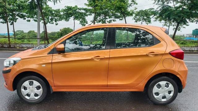 https://images10.gaadi.com/usedgaadi-sellcar/UsedCar/e5c45e95a/ac065929-c9e6-4ffb-bcc7-bc02271f6875.jpg?imwidth=6402