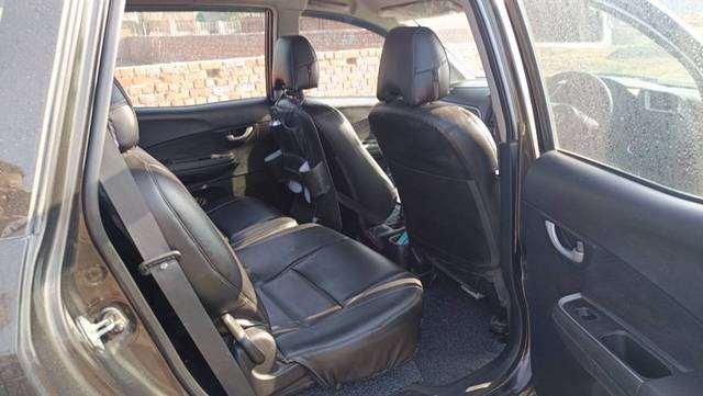 https://images10.gaadi.com/usedgaadi-sellcar/UsedCar/e5c46811a/fdb686a1-090b-4ee5-b605-7b63a8629bc6.jpg?imwidth=6400
