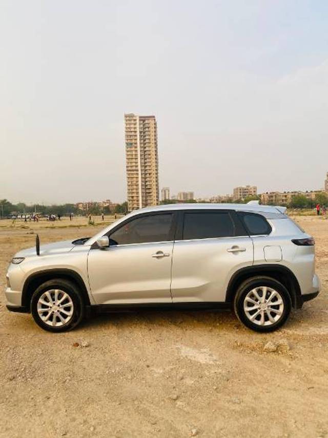 https://images10.gaadi.com/usedgaadi-sellcar/UsedCar/e5c47da0a/8ae3d1f1-a8b6-48ea-9566-dcb3a5099ab1.jpg?imwidth=6401
