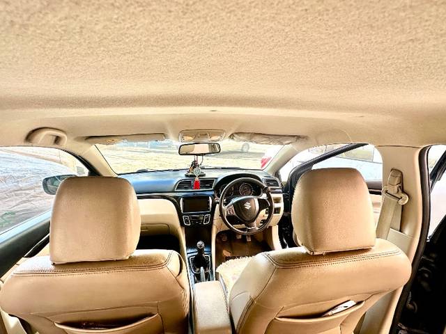 https://images10.gaadi.com/usedgaadi-sellcar/UsedCar/e5c4a24aa/9f34b6e1-b4bc-49ed-8e51-6f87661455f9.jpeg?imwidth=6402