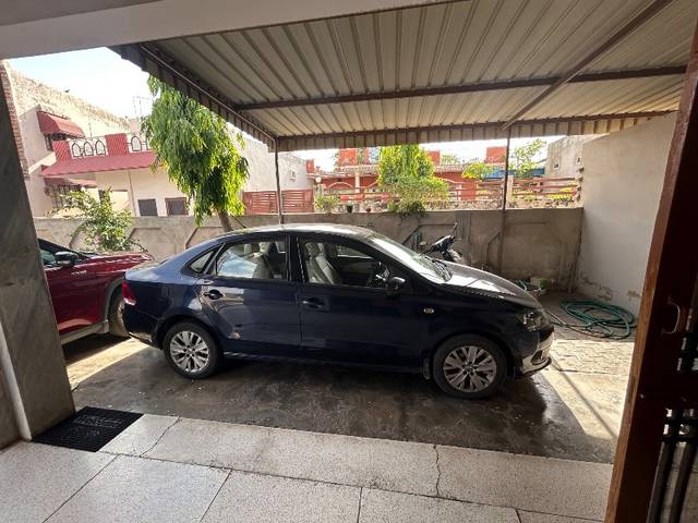 https://images10.gaadi.com/usedgaadi-sellcar/UsedCar/e5c51167a/b787b0fb-679d-47c8-a48e-ac3dfb774b65.jpeg?imwidth=6400