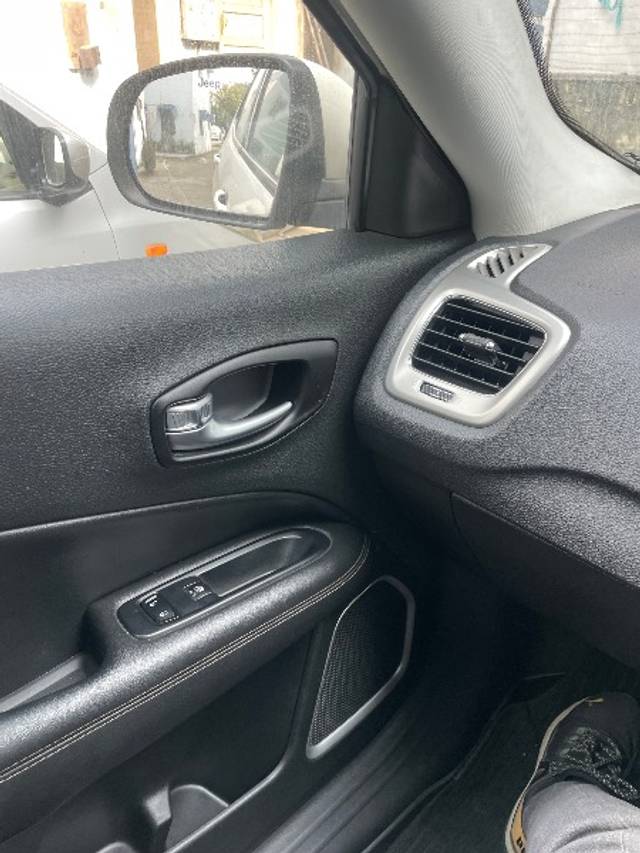 https://images10.gaadi.com/usedgaadi-sellcar/UsedCar/e5c51288a/374947ed-59ad-4bbf-a8a8-f17a216087f1.jpeg?imwidth=6402