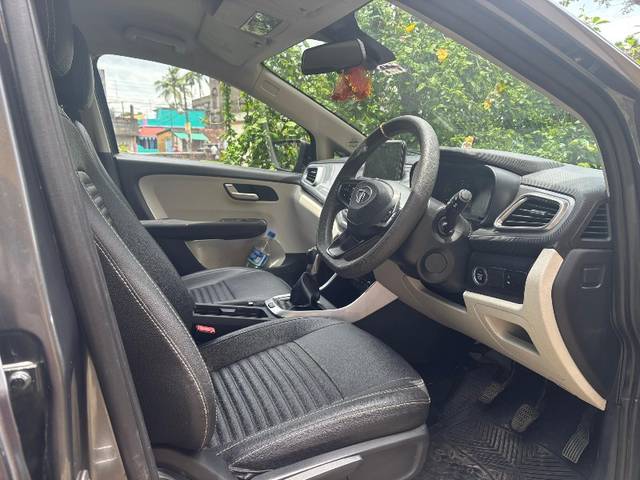 https://images10.gaadi.com/usedgaadi-sellcar/UsedCar/e5c522bea/fa06d973-88cb-48dd-8cbc-9d42ce774628.jpeg?imwidth=6402