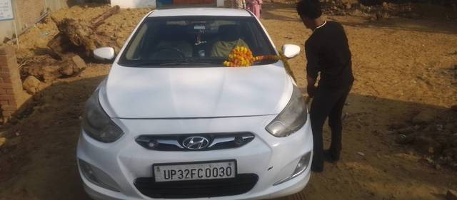 https://images10.gaadi.com/usedgaadi-sellcar/UsedCar/e5c5339aa/1dd71405-215e-450f-81a2-212b5b66f70a.jpg?imwidth=6400
