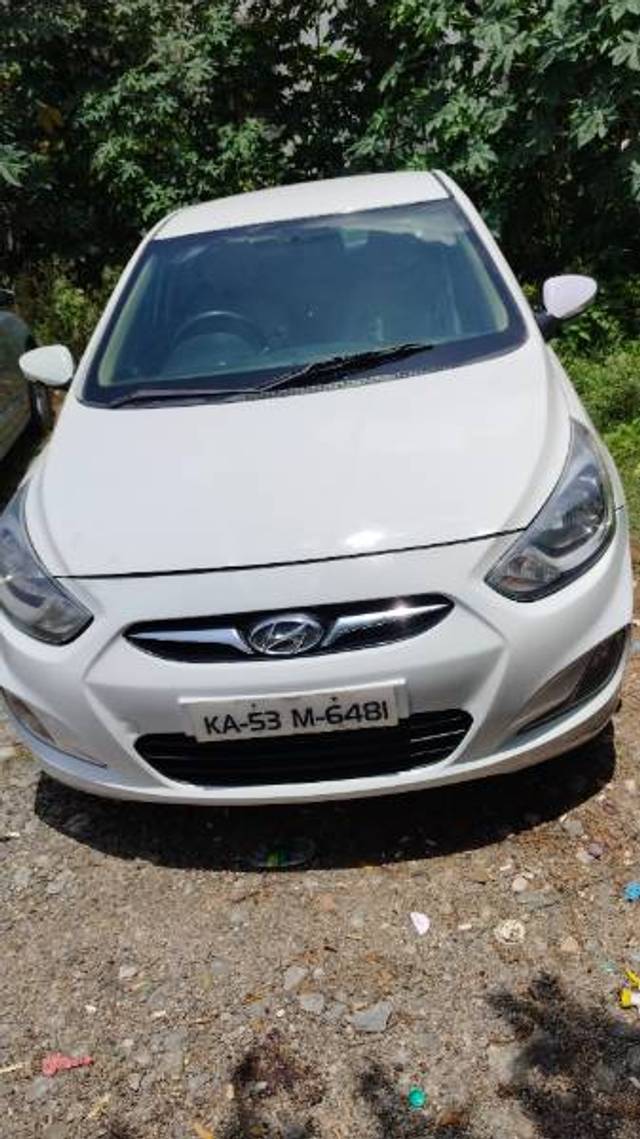 https://images10.gaadi.com/usedgaadi-sellcar/UsedCar/e5c53982a/fe7c4baf-58e6-4431-aa86-8f8c40260d3c.jpg?imwidth=6400
