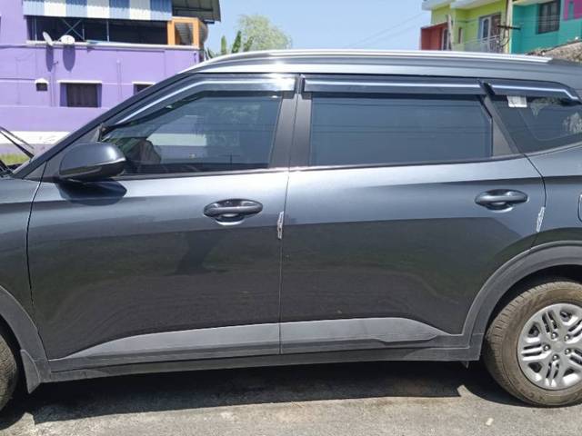 https://images10.gaadi.com/usedgaadi-sellcar/UsedCar/e5c55eb3a/06600d74-f6c0-4439-8286-e113e64d963d.jpg?imwidth=6401