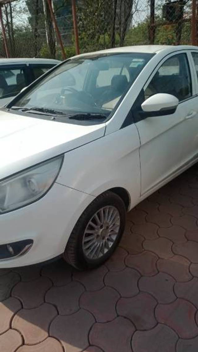 https://images10.gaadi.com/usedgaadi-sellcar/UsedCar/e5c61e7ca/90d1570d-95db-436a-ae01-b4963a44d9f3.jpg?imwidth=6400