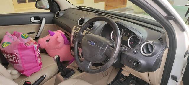 https://images10.gaadi.com/usedgaadi-sellcar/UsedCar/e5c627b1a/30076fdd-1c4f-4387-b4fe-578e89af4163.jpg?imwidth=6401