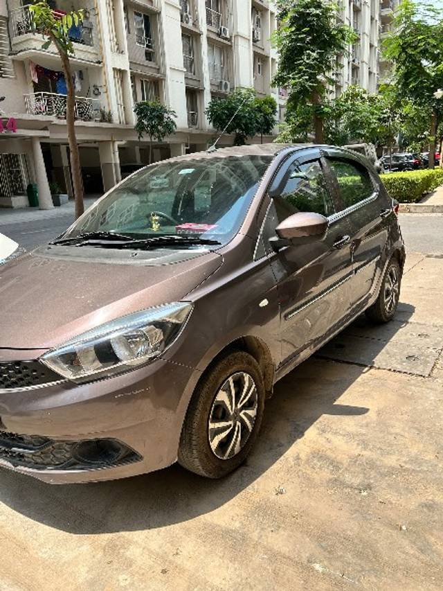https://images10.gaadi.com/usedgaadi-sellcar/UsedCar/e5c6515ba/6cf682c1-0616-4494-bb91-ed4061f1534f.jpeg?imwidth=6402