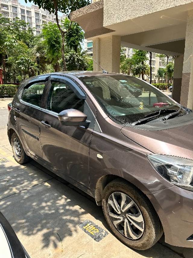 https://images10.gaadi.com/usedgaadi-sellcar/UsedCar/e5c6515ba/d59aa63b-e44e-411c-92d7-d72e1ada9036.jpeg?imwidth=6401