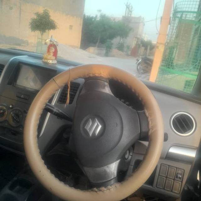 https://images10.gaadi.com/usedgaadi-sellcar/UsedCar/e5c651d8a/9117cfbc-e5d4-4988-b12a-bb24c511d352.jpg?imwidth=6402