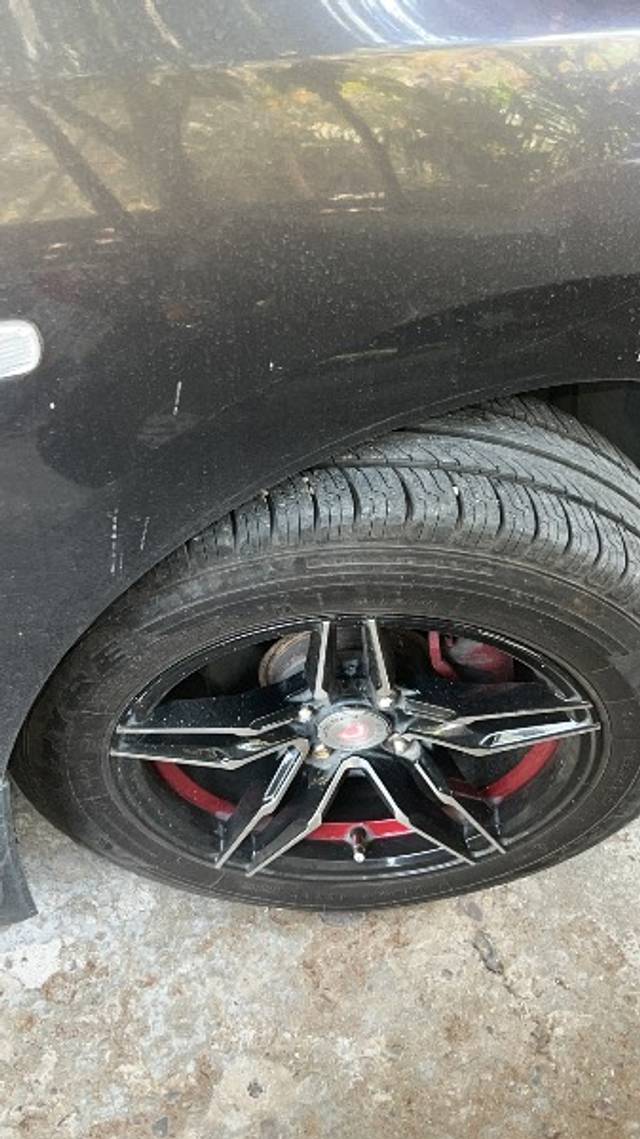 https://images10.gaadi.com/usedgaadi-sellcar/UsedCar/e5c65adda/33b59e9e-0cf2-474d-84c0-e59b5294bad7.jpeg?imwidth=6402