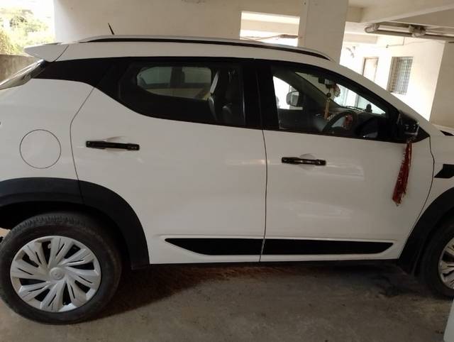 https://images10.gaadi.com/usedgaadi-sellcar/UsedCar/e5c69aada/d4ca3335-b2dd-4584-941a-e84038715fdd.jpeg?imwidth=6401