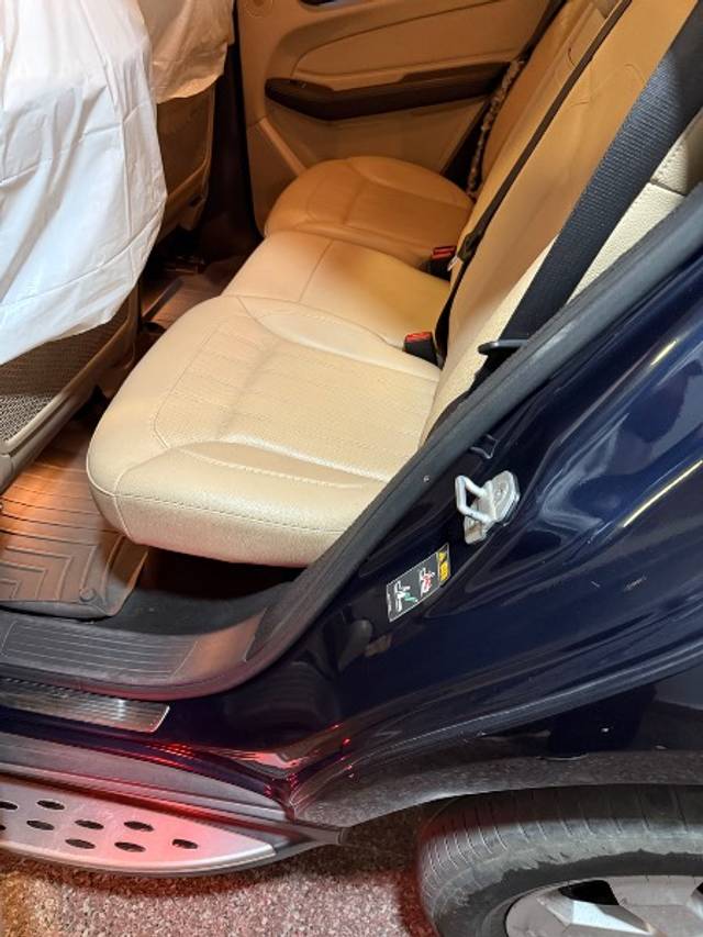 https://images10.gaadi.com/usedgaadi-sellcar/UsedCar/e5c6b7cba/56490d4e-ceb9-443b-a5ca-bf618a92d1e6.jpeg?imwidth=6401