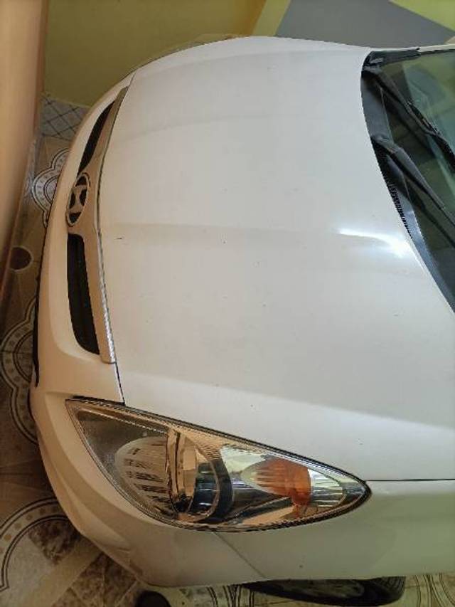 https://images10.gaadi.com/usedgaadi-sellcar/UsedCar/e5c6c214a/76703f9e-97ba-46b6-9b93-89c8cf771324.jpg?imwidth=6402