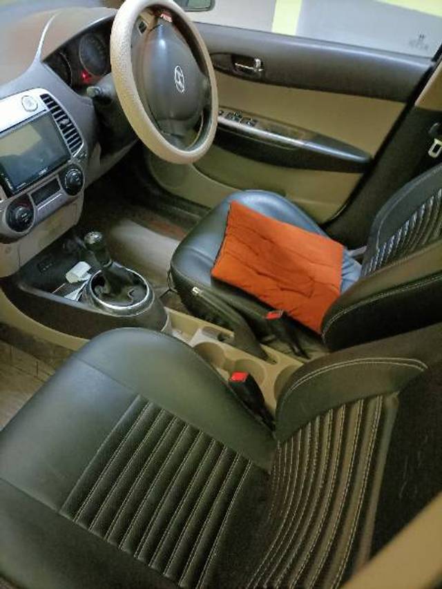 https://images10.gaadi.com/usedgaadi-sellcar/UsedCar/e5c6c214a/f1d03131-7dbb-4946-b35e-2017722e7a5b.jpg?imwidth=6400