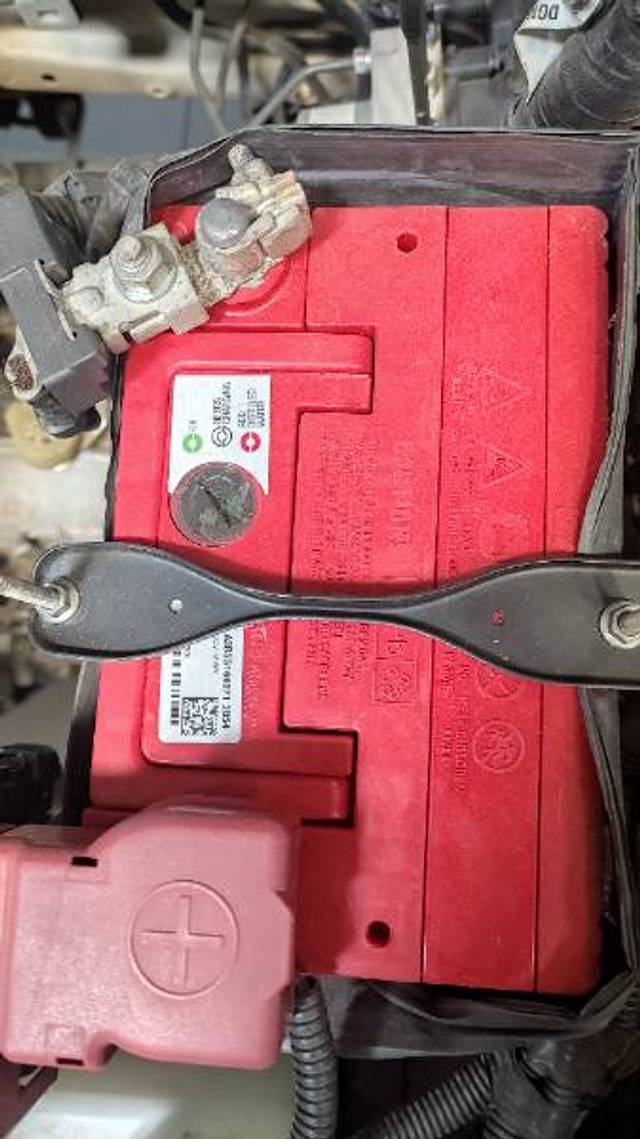 https://images10.gaadi.com/usedgaadi-sellcar/UsedCar/e5c6edfda/75505f4e-0bdf-4e00-a5a6-74a6eec918ce.jpg?imwidth=6401