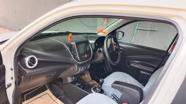 https://images10.gaadi.com/usedgaadi-sellcar/UsedCar/e5c6edfda/d20bccdc-e48c-4082-80c7-bbb4fc8a841d.jpg?imwidth=6402