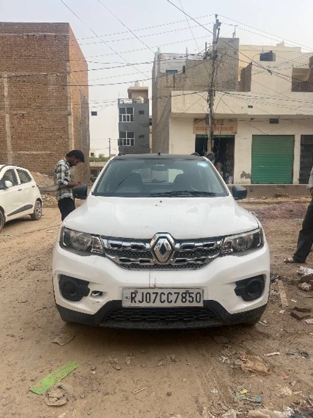 https://images10.gaadi.com/usedgaadi-sellcar/UsedCar/e5c7cc6ba/57d21f1a-d176-4a4c-a5f7-501126bddb0d.jpg?imwidth=6400
