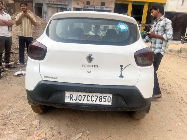 https://images10.gaadi.com/usedgaadi-sellcar/UsedCar/e5c7cc6ba/8393f130-5715-4605-88de-173bb3a1defb.jpg?imwidth=6402