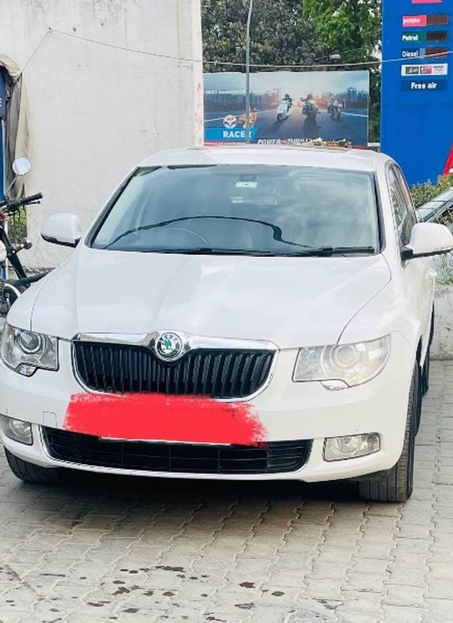 https://images10.gaadi.com/usedgaadi-sellcar/UsedCar/e5c7d7f8a/94395a35-1121-4202-b46a-c4b260a884a1.jpeg?imwidth=6400