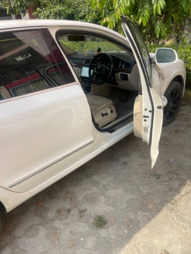https://images10.gaadi.com/usedgaadi-sellcar/UsedCar/e5c7d7f8a/b0919fb6-86e7-4e60-865e-c054c04f8564.jpeg?imwidth=6401