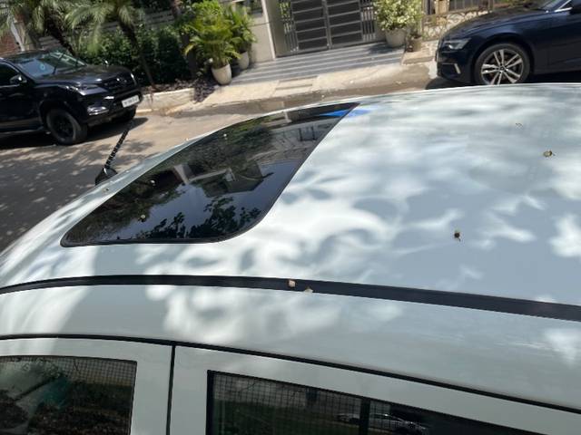https://images10.gaadi.com/usedgaadi-sellcar/UsedCar/e5c860aea/a5557194-7fa7-4814-a5d8-0fb402c2bb8a.jpg?imwidth=6401