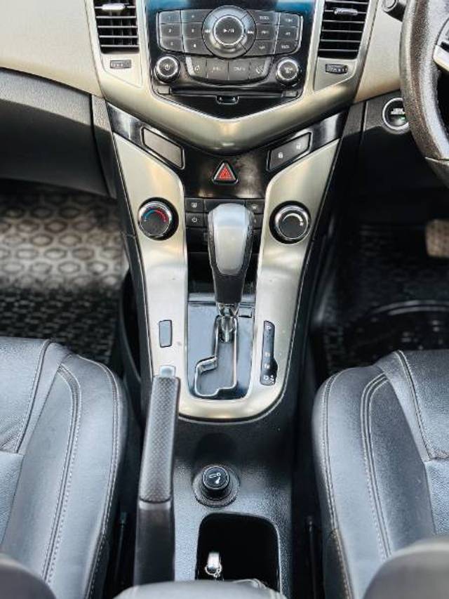 https://images10.gaadi.com/usedgaadi-sellcar/UsedCar/e5c88c03a/0a117167-ab02-4920-b0b4-a2d0d4b9a06c.jpg?imwidth=6402