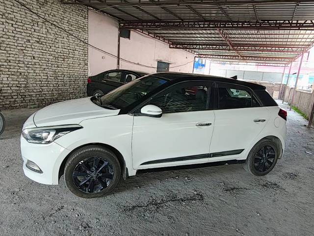 https://images10.gaadi.com/usedgaadi-sellcar/UsedCar/e5c93c56a/3a32af47-4cfc-4813-9b5d-fbb108a90d82.jpg?imwidth=6400