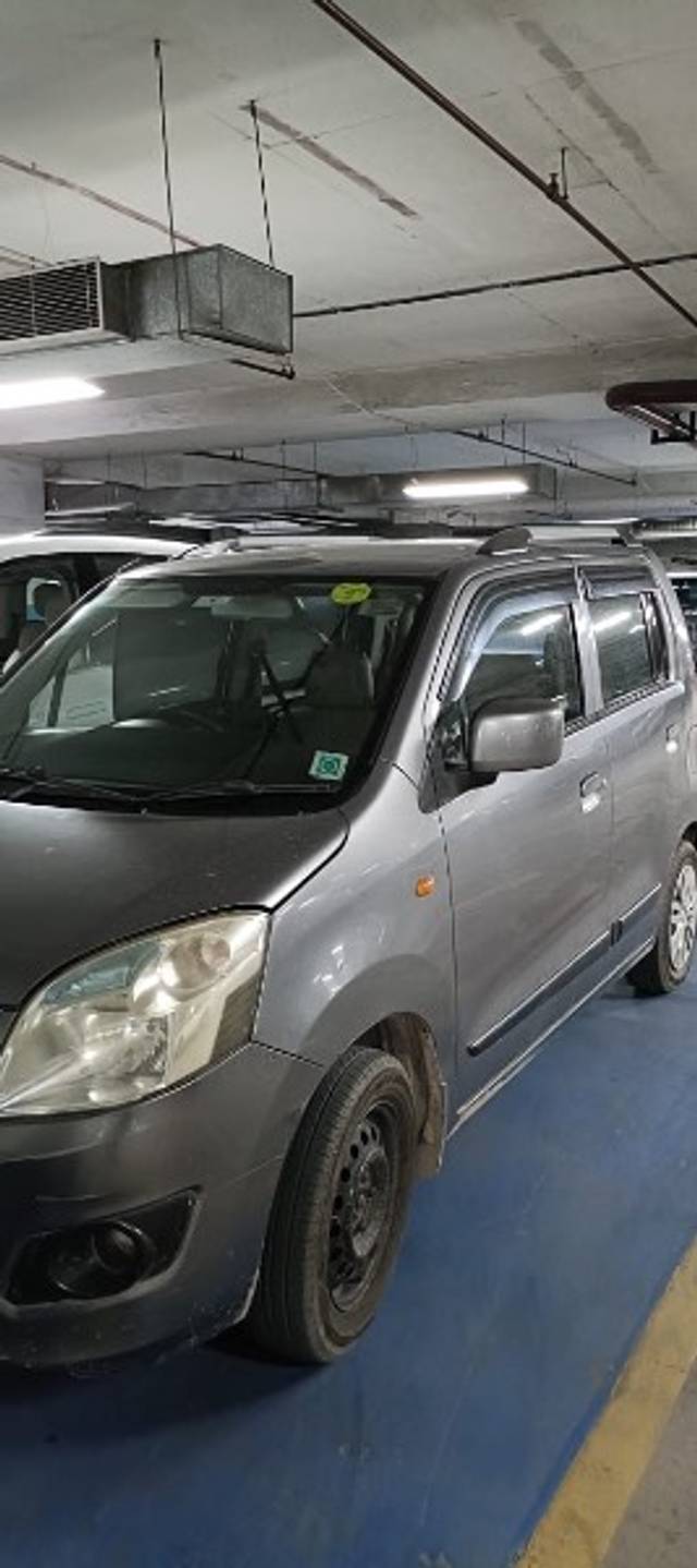 https://images10.gaadi.com/usedgaadi-sellcar/UsedCar/e5c97ee9a/576b5eb9-7624-45f1-882c-ca54f1f0711f.jpeg?imwidth=6400