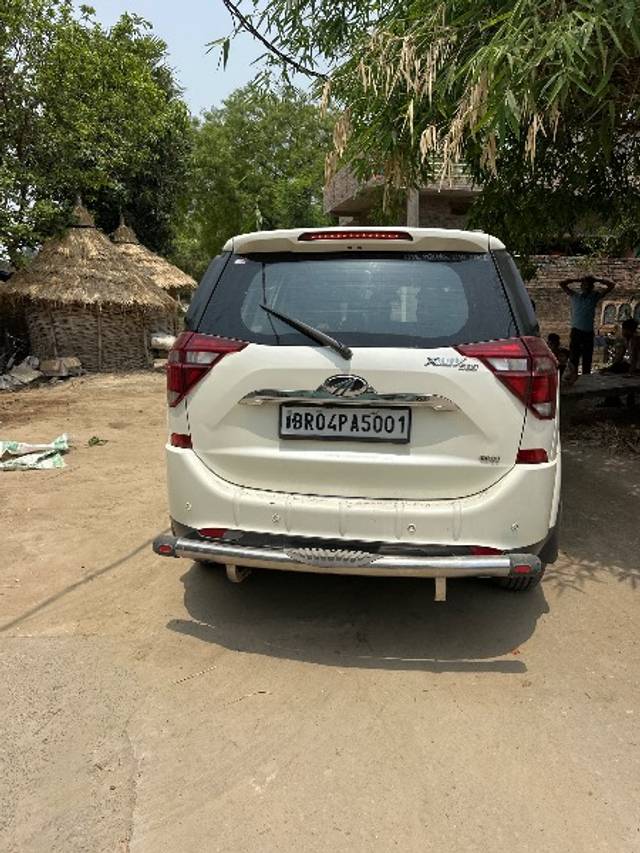 https://images10.gaadi.com/usedgaadi-sellcar/UsedCar/e5c99a81a/8f58c677-a932-4ca3-a654-37e4978c6b59.jpg?imwidth=6401