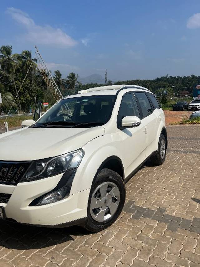 https://images10.gaadi.com/usedgaadi-sellcar/UsedCar/e5c9c658a/a63ce73a-aff6-4932-b16b-c02c3bda3870.jpeg?imwidth=6402