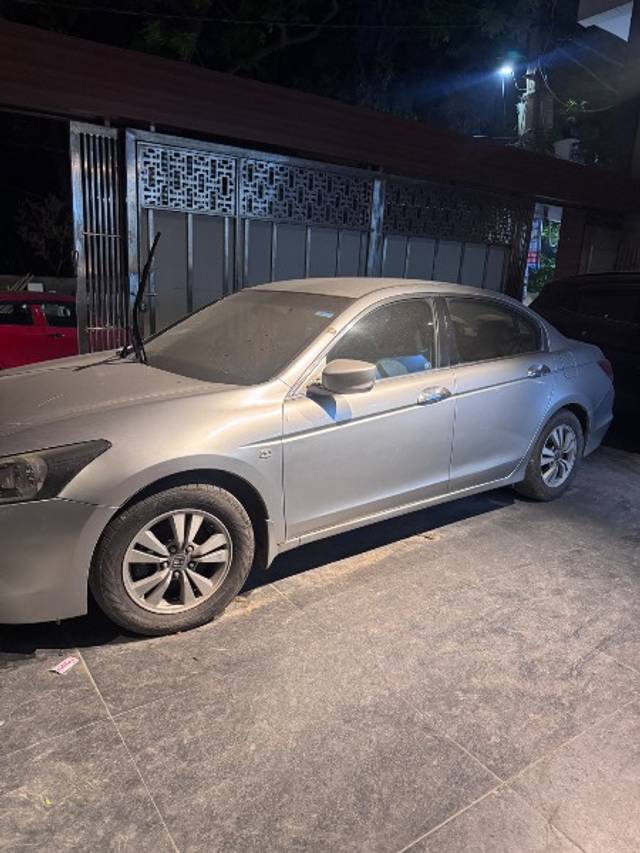 https://images10.gaadi.com/usedgaadi-sellcar/UsedCar/e5c9e6fba/2ae32e6e-e253-4296-9495-57a84946f593.jpeg?imwidth=6400
