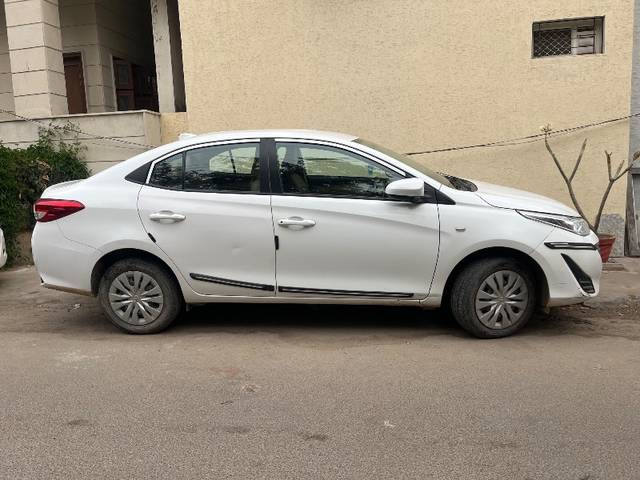 https://images10.gaadi.com/usedgaadi-sellcar/UsedCar/e5ca13c9a/e950aa8c-6e11-4f1a-ae54-dfb8dd739573.jpeg?imwidth=6401