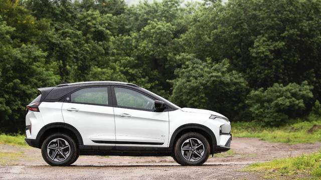 https://images10.gaadi.com/usedgaadi-sellcar/UsedCar/e5ca16b7a/03a51dc3-645e-49fc-9eba-e43a2a74a908.jpg?imwidth=6402