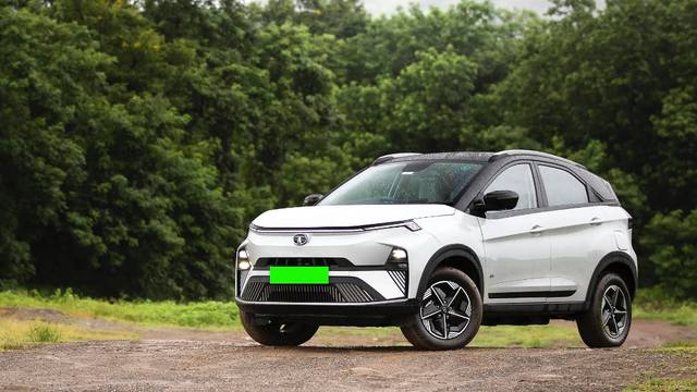 https://images10.gaadi.com/usedgaadi-sellcar/UsedCar/e5ca16b7a/71c060c7-fc6d-4647-9d17-43c259520605.jpg?imwidth=6401