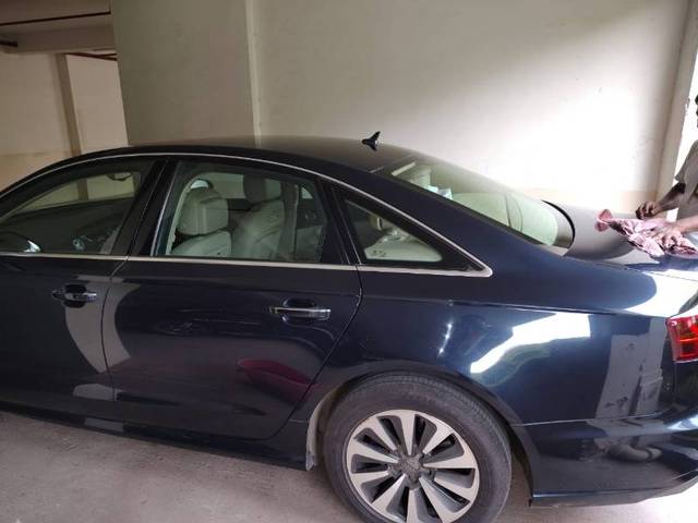 https://images10.gaadi.com/usedgaadi-sellcar/UsedCar/e5ca2612a/65f2f5b1-7e7d-4e20-b68f-2a5b94082edc.jpg?imwidth=6402